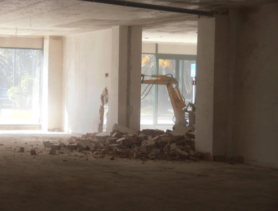 OCS - Constructions and services - PROJECTS - Refurbishment of local furniture shop in Marbella